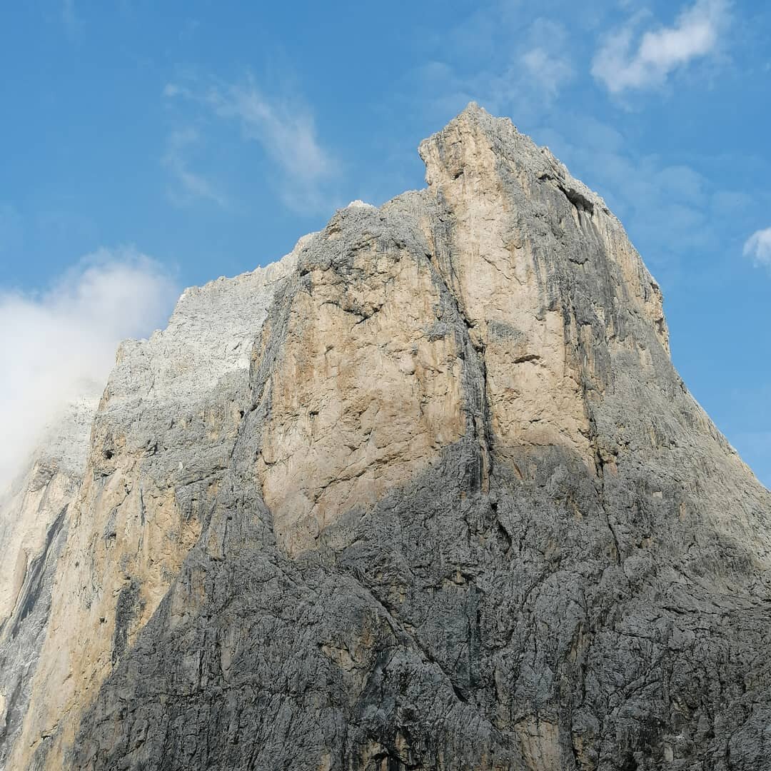 Also to the Punta Emma and Vajolettürme! Catinaccio, Dolomites 
#acquarocce #adventure #rimmlmatthias #bergwelten #mountainguide #mountainguide #guiding #guida #dolomites #visiteurope #visititalia #visittirol #bestjob #mountains #nature #al